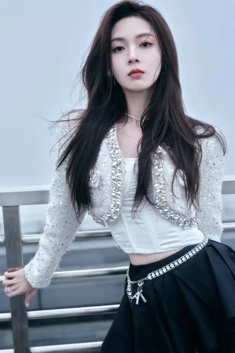 陈瑶“好A”气场全开：电竞女神的LOL赛场新解读